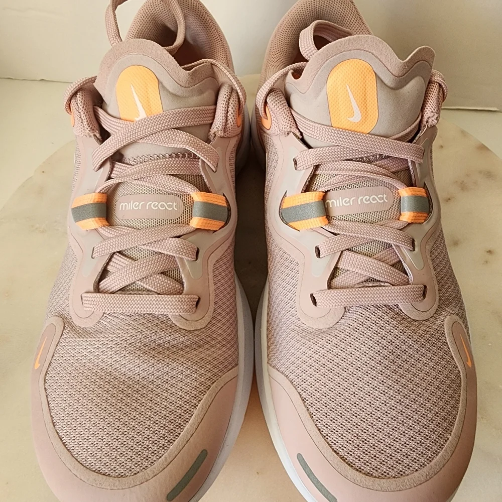 Nike Womens React Miler Running Shoe Cw1778-602 Size 6 Champagne/White/Orange
